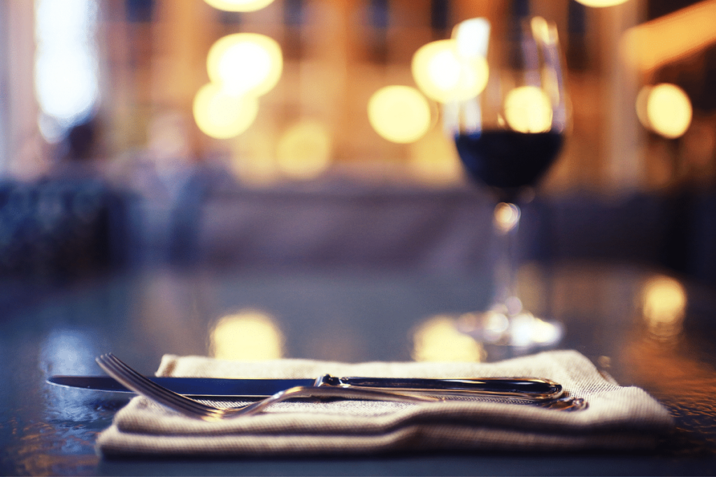 W Wieży Trynitarska można zjeść romantyczną kolacjęz widokiem na miast